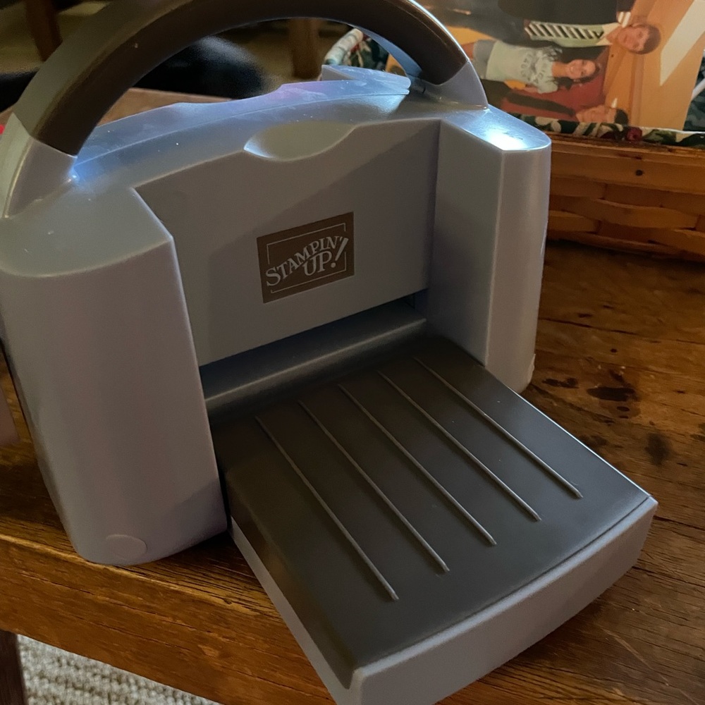 Stampin Up Cut & Emboss Die Machine embosser